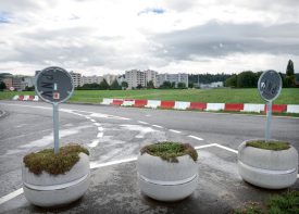 Depuis la rue de Graveline, la route passera au sud de Pierre-de-Savoie, sous la voie CFF, pour rejoindre Y-Parc. Les travaux débuteront début 2018 et dureront deux ans. ©Duperrex-a