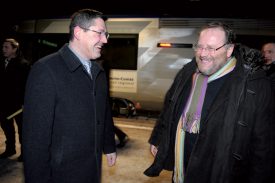 En février 2014, le vice-président de la Région Franche-Comté en charge des transports, Alain Fousseret, avait fait le voyage dans le train des frontaliers, puis avait poursuivi en direction de Lausanne pour rencontrer la conseillère d’Etat Nuria Gorrite. ©Duperrex-a