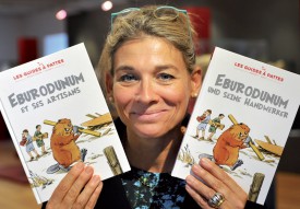 France Terrier présente les deux versions d’«Eburodunum et ses artisans». ©Michel Duperrex