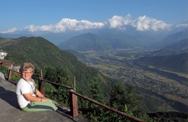 Antoine Bodmer contemplant la majestueuse chaîne de l’Himalaya. ©Patrick Genaine