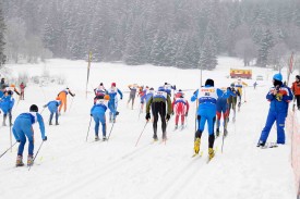 Les hommes prennent le départ du coté de La Caravane. Plus de 200 concurrents se sont mesurés les uns aux autres sur le Balcon du Jura.