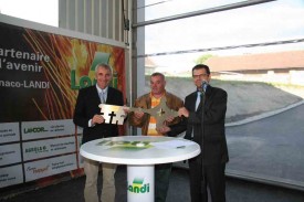 Daniel Develey, Maurice Dubuis et Dominique Romanens lors de l’inauguration du nouveau centre céréalier Landi à Chavornay, en juin 2008.