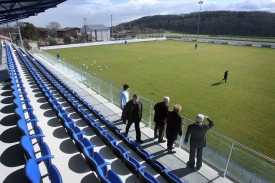 Le Stade, construit durant l’hiver 2006-2007, est au coeur du problème.
