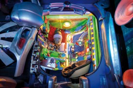 La cabine est destinée à accueillir un jeune extraterrestre lors du tournage. © Carole Alkabes