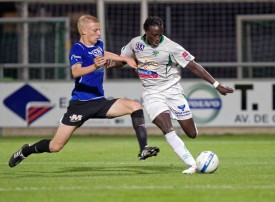 L’attaquant Moustapha Dabo (à droite) a réussi à trouver un club lui permettant de rester en Challenge League: le FC Aarau.