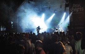 Housse de Racket, samedi, devant une foule des grands soirs. © Carole Alkabes, Michel Duperrex et Ludovic Pillonel