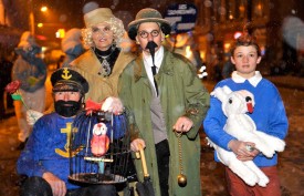 Le capitaine Haddock, Bianca Castafiore, le professeur Tournesol, Tintin et son fidèle Milou ont bravé les flocons de neige qui tombaient samedi soir.