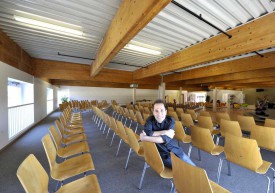 Séphane Stoll dans la nouvelle salle de la «Fraternité Chrétienne».