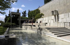 Le Temple de Fontenay, construit tout en horizontalité, date de 1964.