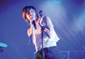 Le groupe Superbus, ici la chanteuse Jennifer Ayache, a enflammé la scène de La Marive. ©Carole Alkabes