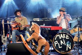 A l’Amalgame, le groupe Make Plain (folk-country blues) a fait danser la foule. ©Michel Duperrex