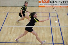En remportant leur double face à Team Argovia en trois sets, Malika Golay (premier plan) et Ornella Dumartheray ont parfaitement lancé le week-end décisif pour le BC Yverdon. © Muriel Antille