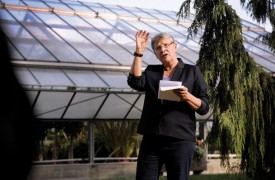 «Cette tour à hirondelles est bien moins imposante que la dernière prison que j’ai inaugurée, mais elle a aussi toute son importance», a déclaré Béatrice Métraux. © Nadine Jacquet
