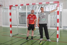 Julien Ballif (à g.) et Zoltan Majeri dans la nouvelle salle des Isles. Ils peuvent avoir le sourire: c’est à l’USY Handball que revient l’honneur d’organiser un premier tournoi international en ces lieux. © Almira Medaric