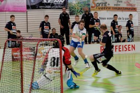 L’équipe tessinoise, en blanc et bleu, s’est imposée 5-3 en finale et remporte ainsi cette première édition du Challenge des Bains aux Isles. © Muriel Antille
