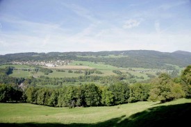 Les neuf machines s’entendront du haut de la clairière à gauche au-dessus de Ballaigues, à la fin de la forêt à droite avant le décrochement vers le Suchet. © Robert
