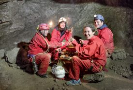 Après l’effort, le petit groupe s’est réconforté autour d’une bonne fondue. ©Flallier