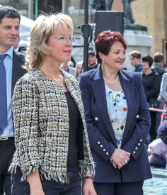 La conseillère d’Etat Jacqueline de Quattro, en charge du Département de la sécurité et de l’environnement du Canton de Vaud (à g.) et Valérie Jaggi Wepf, municipale à Yverdon-les-Bains, chargée notamment de la police et du Service défense incendie et secours (SDIS). ©Carole Alkabes