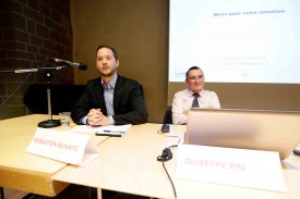 Sébastien Munafo (au premier plan) a été surpris par la proportion d’automobilistes yverdonnois qui détiennent un abonnement TP. © Muriel Antille -a