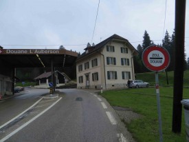 La Confédération veut se séparer du bâtiment qui était occupé par les gardes-frontières et leur famille à la Grand-Borne, près de L’Auberson. © Raposo