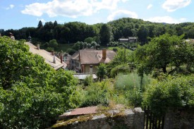 Le bucolique village de Romainmôtier fait l’objet d’un projet d’envergure toujours d’actualité mais dont l’ambition intiale en terme d’échéance a dû être nettement revue à la baisse. © Nadine Jacquet -a