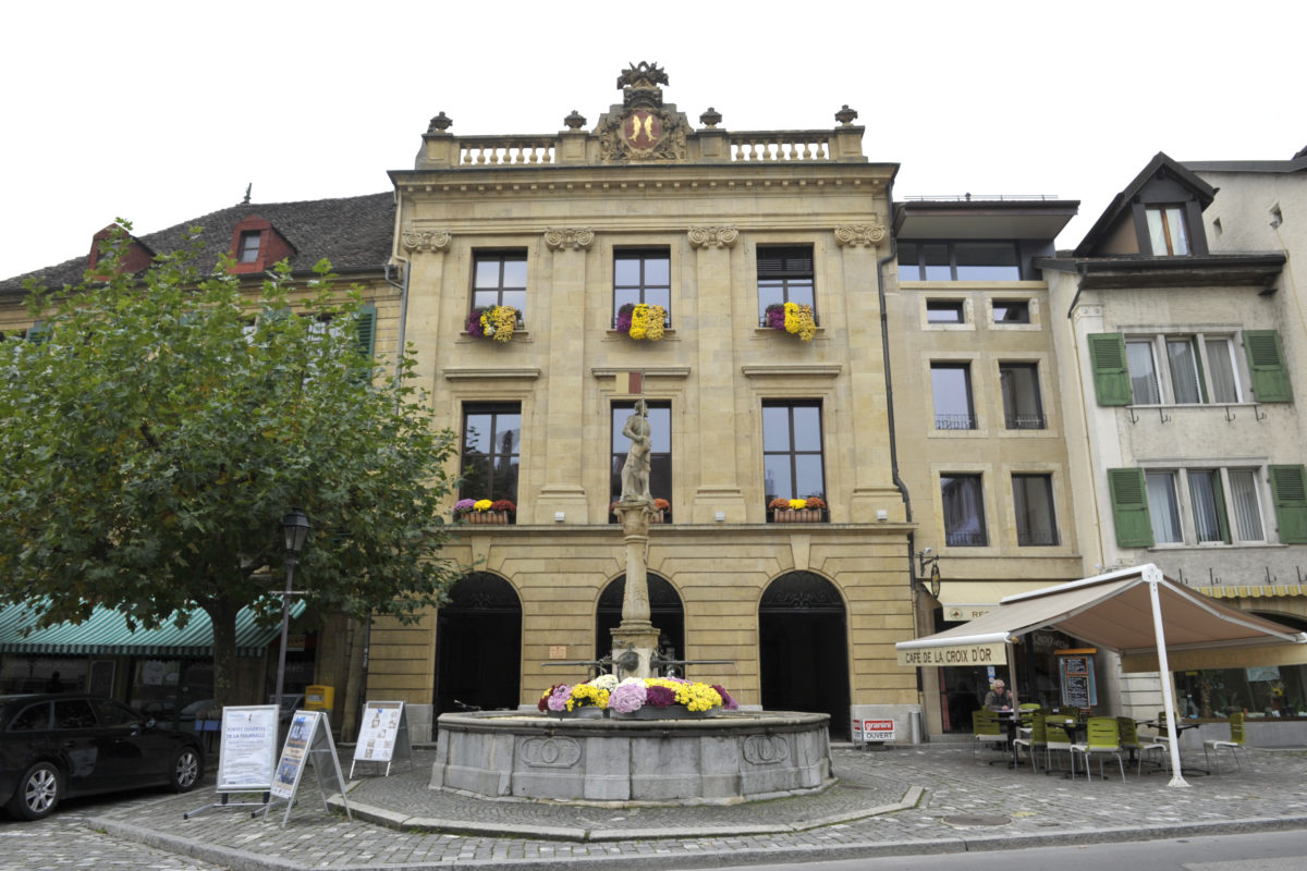 Orbe boucle son Hôtel de Ville, le port du masque obligatoire dans quatre zones à l’extérieur