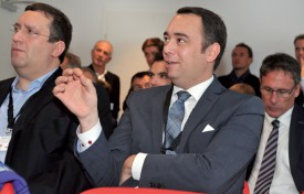Le ministre Maxime Prévot a interpellé ses hôtes à de nombreuses reprises pour obtenir des compléments d’information. ©Michel Duperrex
