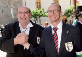 Le duo gagnant de la manifestation : Yves Richard, l’Abbé-président de l’Abbaye des Armes réunies (à g.), et Thierry Gaberell, celui de l’Abbaye d’Yverdon. ©Michel Duperrex