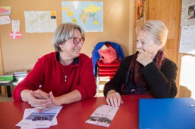 Marie-Hélène Russi (à g.), avec Yvette Fishman, vice-présidente de l’ARAVOH. © Mikaël Justo