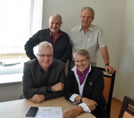 En haut: Jacques Piot, syndic de Corcelles-sur-Chavornay, Christian Kunze, syndic de Chavornay. Assis: Dominique Widmer, syndic d’Essert-Pittet, et Béatrice Métraux, conseillère d’Etat. © Pierre Blanchard