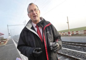 Daniel Reymond, directeur de Travys, était sur le site de la gare pour répondre aux questions des passagers. © Michel Duperrex