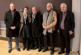 Le syndic d’Yverdon-les-Bains Jean-Daniel Carrard (à g.), les municipaux Carmen Tanner et Marc-André Burkhard, le président de l’ASJLF Jean-Pierre Molliet et l’animateur Jean-Claude Gigon, présents pour Verbophonie. ©Roger Juillerat