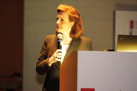 Catherine Hirsch, directrice de la HEIG-VD, a ouvert la partie officielle organisée, vendredi, à l’Aula, sur le site de la route de Cheseaux. © Gabriel Lado