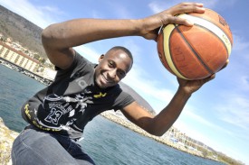 Gardner Louissaint se sent bien à Neuchâtel, où la salle de son club, la Riveraine, est toute proche du bord du lac.