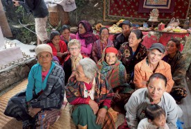 Ghurjung, durant la puja, lors de laquelle Antoine Bodmer a réalisé une offrande d’encens. ©Patrick Genaine