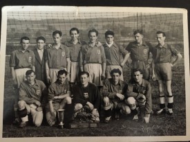 Le FC Bavois avait remporté la Coupe vaudoise, vers la fin des années 40. Plusieurs des membres fondateurs apparaissent sur ce cliché. © Archives FC Bavois