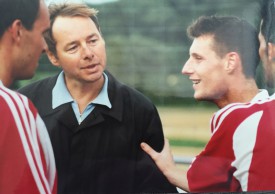 Jean-Michel Viquerat et le buteur en série Alex Fallet, au début des années 2000. Les prémices du grand FC Bavois actuel. © Archives FC Bavois