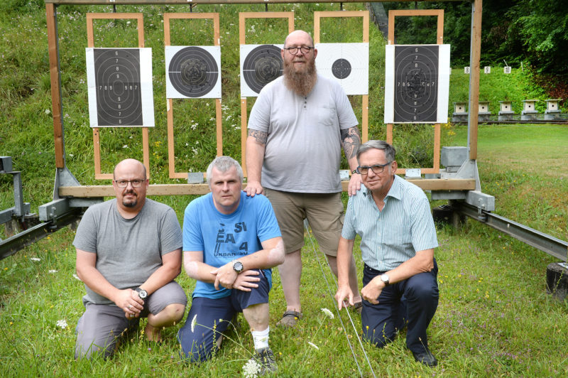 De g à dr: Yvan Robert (président des Pistolet-carabiniers), Jean-Claude Cochet (président du Tir sportif yvedonnois), Michel Regamey (président du Groupement des sociétés yvedonnoises de tir sportif), Jacques Dessemontet (président du Tir sportif à la carabine à 10 m et 50 m). © Michel Duperrex.