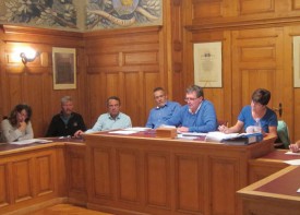 Le président Thierry Lacroix avec quatre municipaux, (de g. à dr.) Cendrine Cachemaille, François Dériaz, Jacques-Yves Dériaz et le syndic Julien Cuérel, et la secrétaire Françoise Monnier (à dr.) © Juillerat