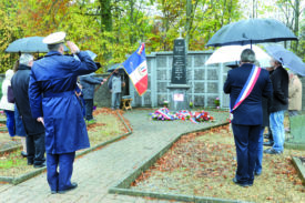 Moment très solennel que celui où les hymnes français, suisse et européen ont retenti dans le petit cimetière de Ballaigues. 