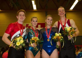 Justin Delay, Sandy Jaccard, Aurélie Calame (avec une médaille prêtée généreusement par le premier cité, pour le cliché) et Francis Buchi. © Piot