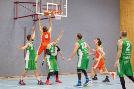 Le capitaine d’Yvonand, Clément Mercier, a fait parler sa vitesse, notamment en contre-attaque. © Simon Gabioud