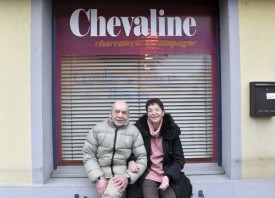 Bernard et Joëlle Meylan cultivent, aujourd’hui, «le bonheur de ne rien faire» après le quotidien éprouvant de la boucherie. © Michel Duperrex