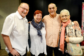 Raymond et Muriel Amaron, ainsi que Georges et Marinette Dumard, affichent quinze ans d’amitié au compteur grâce à Alain Morisod. © Michel Duperrex