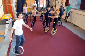 David Maillard a proposé un stage, samedi, aux jeunes de l’école de cirque d’Yverdon-les-Bains.