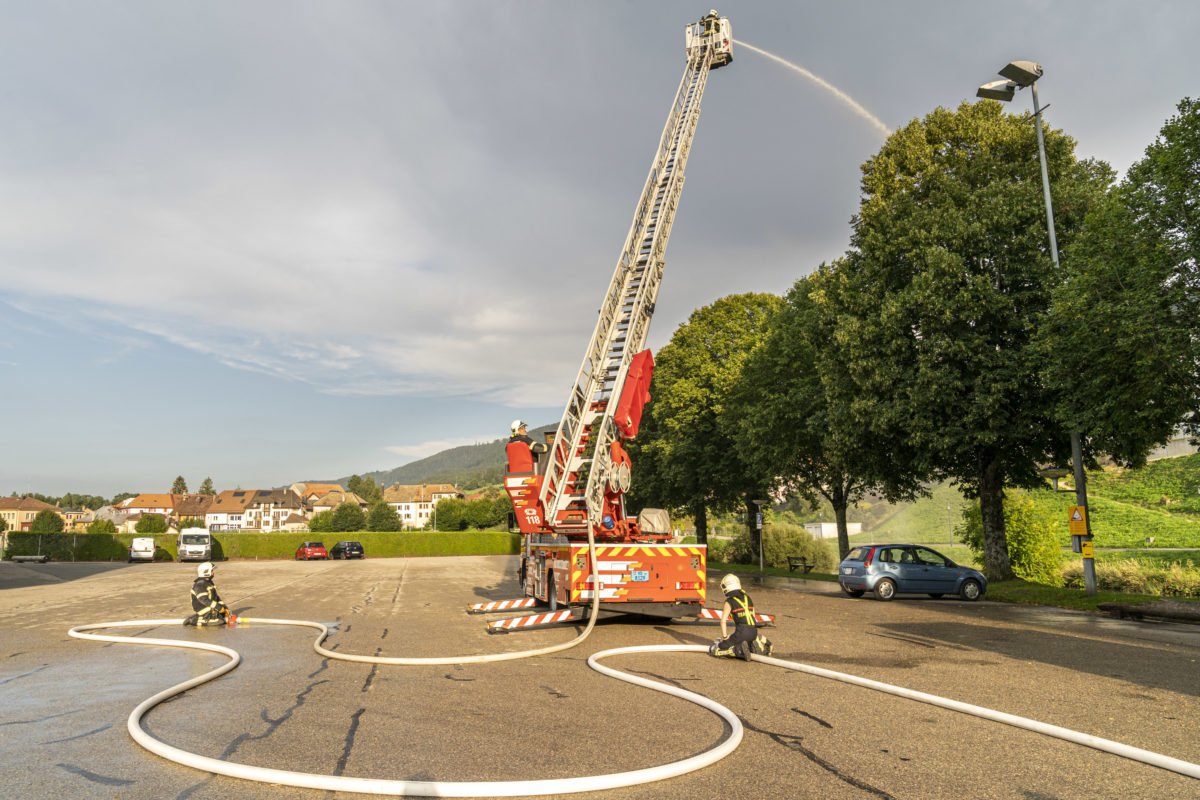 Les pompiers jouent de leurs charmes dans toute la Suisse