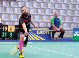 Le viking finlandais aux chaussettes roses et chaussures jaunes Ville Lang, qui a été battu en trois sets en finale. © Champi