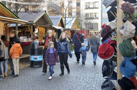 Les badauds ont été nombreux sur la «seconde» place du Marché de Noël. 