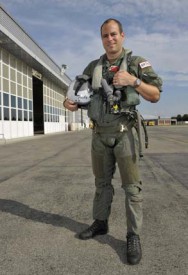 Le pilote en tenue : chaleur garantie !
