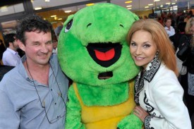 Jean-Marc Ducotterd, président de l’association Protection et Récupération des Tortues, et Lolita Morena lors de la soirée organisée pour les 20 ans du centre.